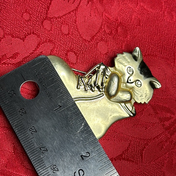 β€οΈHOST PICKβ€οΈ Vintage Gold Cat In Boot Big Brooch - Picture 9 of 10